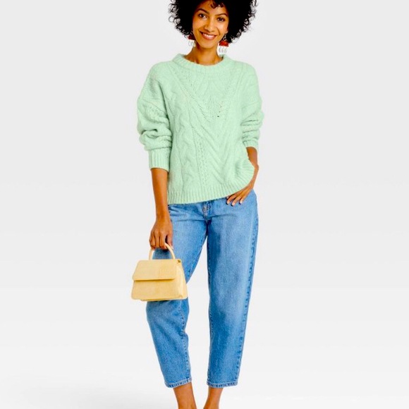 Women’s Crewneck Cable Stitch Pullover Sweater in Mint Green - Picture 1 of 4
